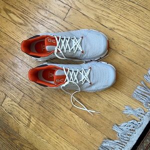 Mens On running  Cloudflyer